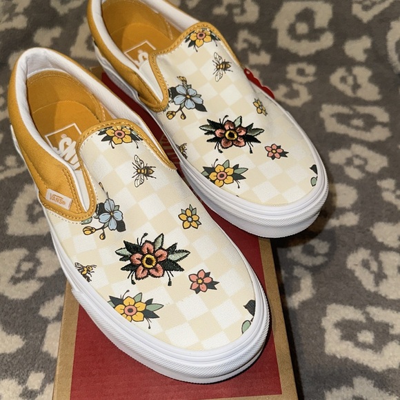New 🆕 Vans Classic Slip-On (Cottage Check Floral Yellow White) Sneaker 😍 - Picture 4 of 17